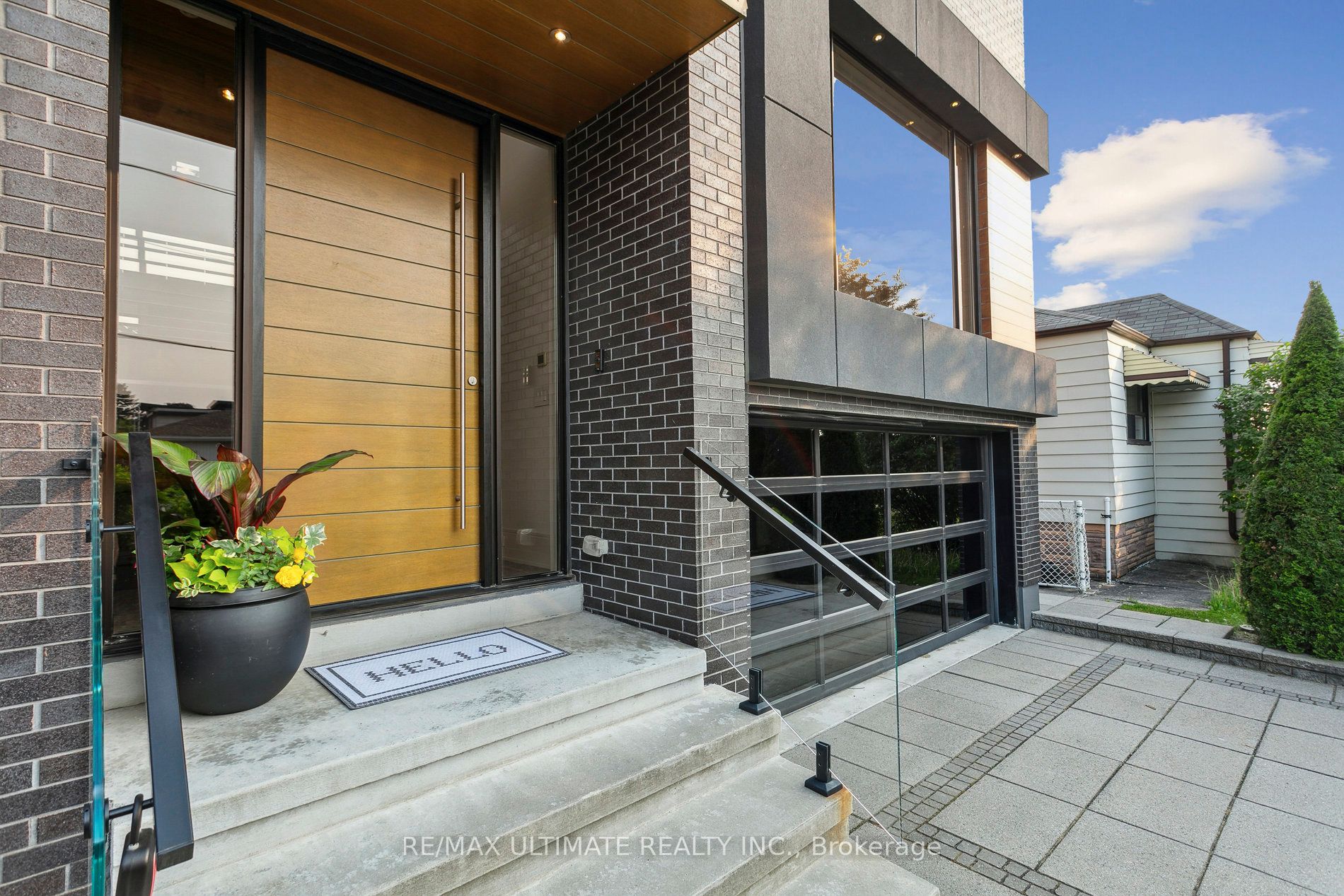 1139 Glengrove Avenue W
