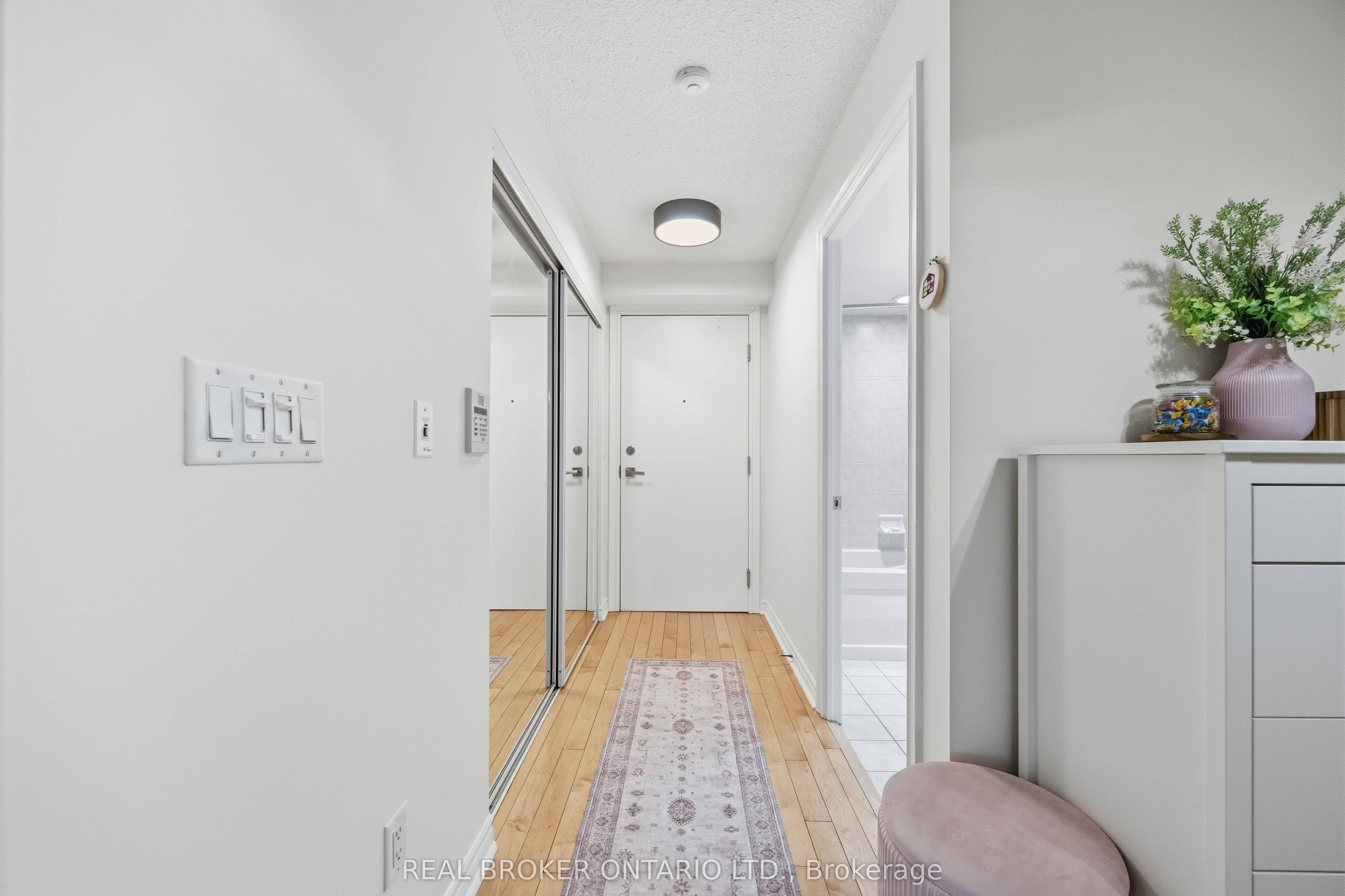 250 Wellington Street W 636