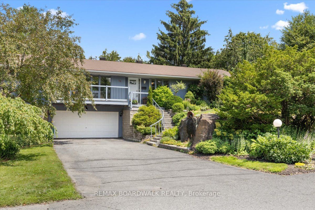 Photo 1 of 50 — 15 Selwyn Crescent, Kanata, ON K2K 1N9