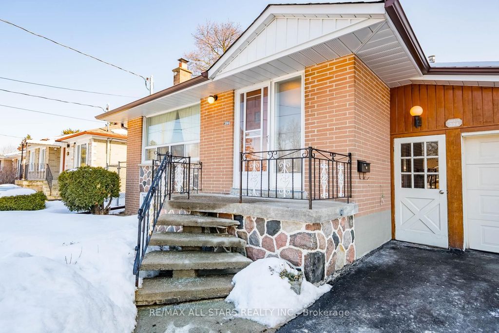 Photo of 394 Osiris Drive, Richmond Hill, ON L4C 2P9 (MLS # N12852542)