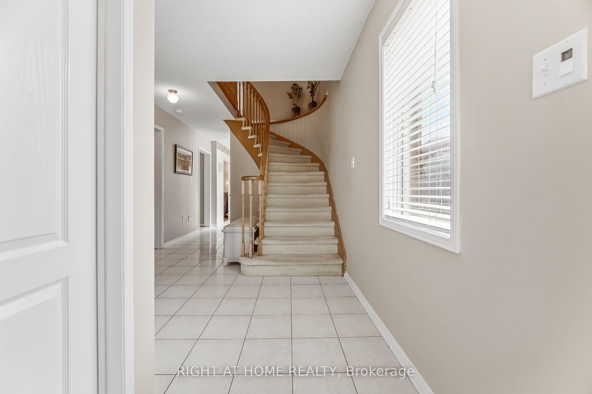 5956 Dalebrook Crescent