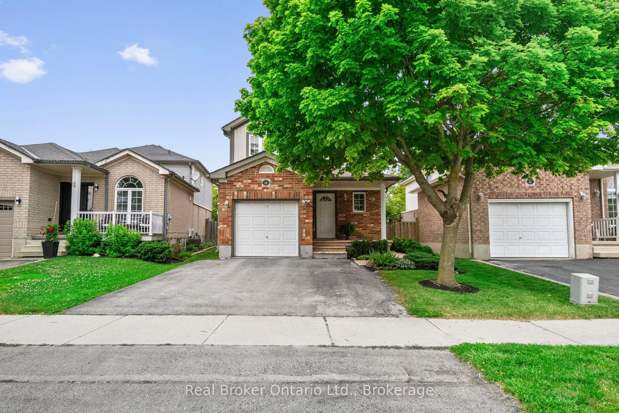 Photo 1 of 39 — 4 Beardmore Crescent, Halton Hills, ON L7J 2Y9