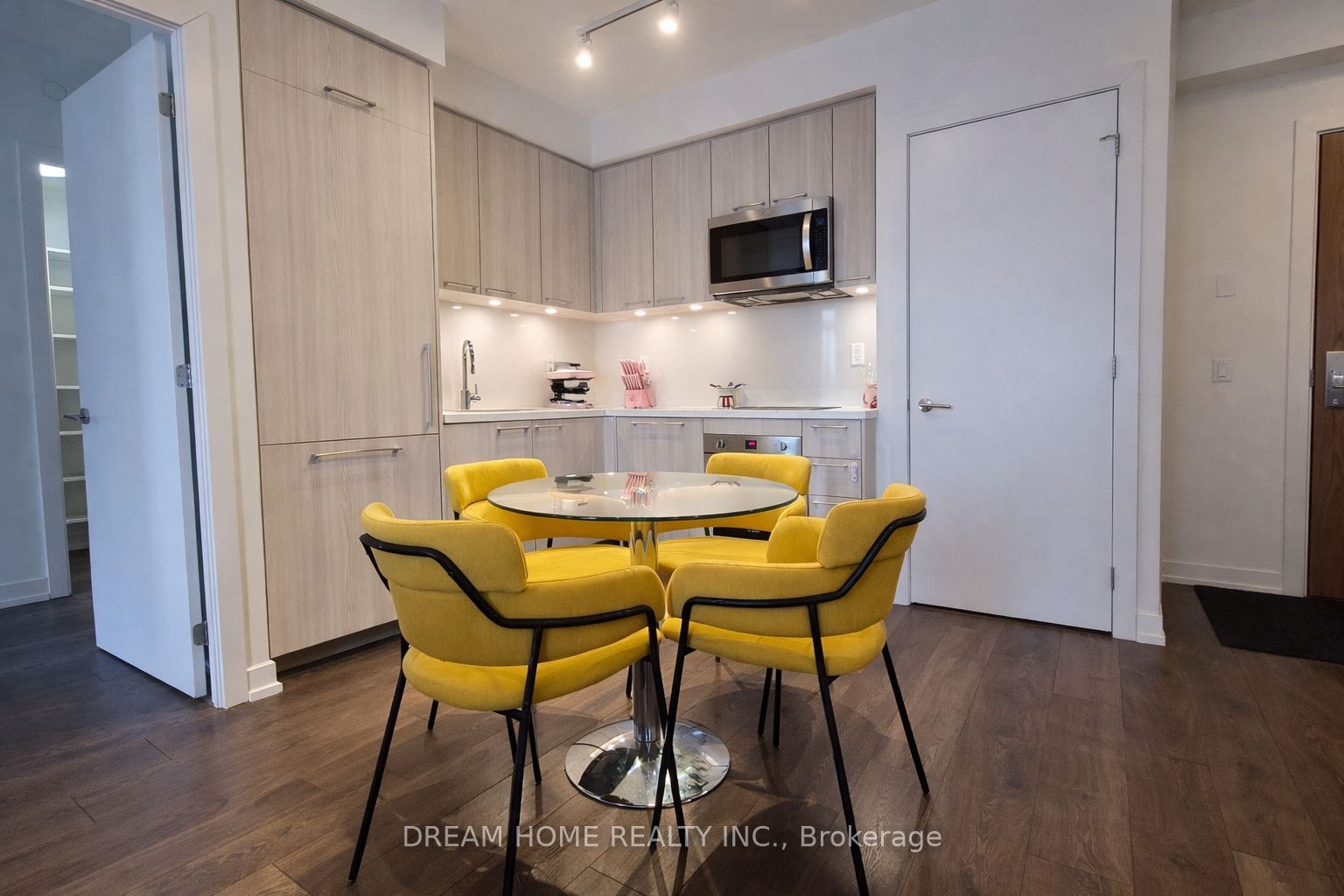 1 Grandview Avenue 2302