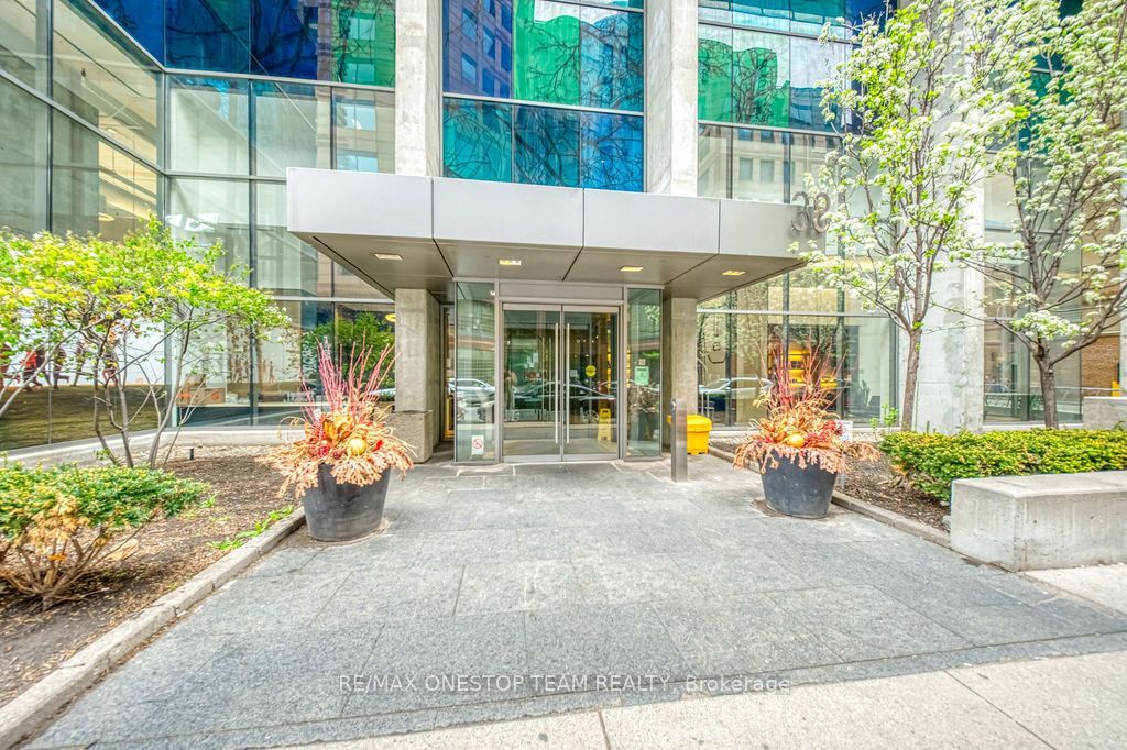 Photo of 38 Grenville Street #508, Toronto, ON M4Y 1A5 (MLS # C13146154)