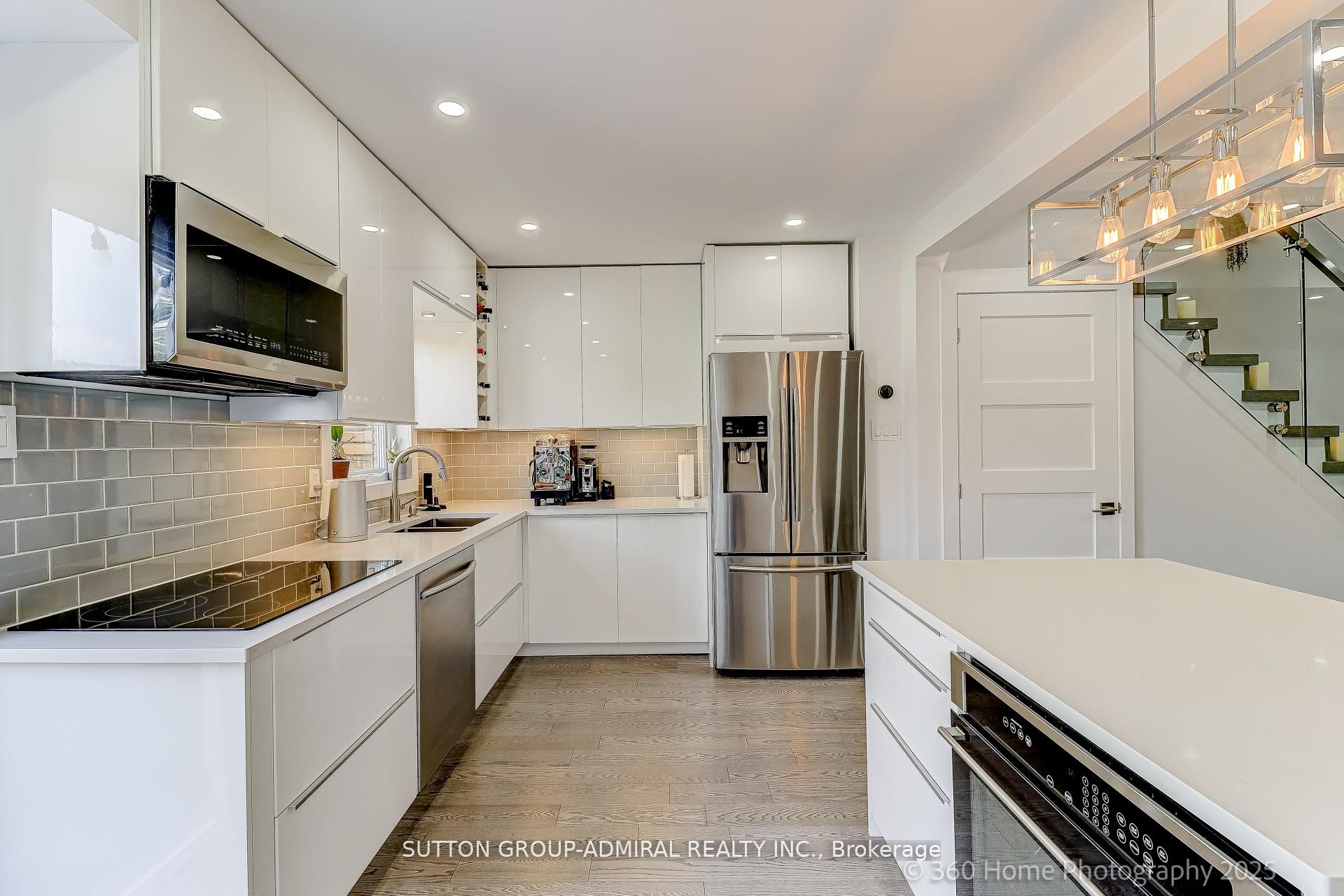 709 Greycedar Crescent