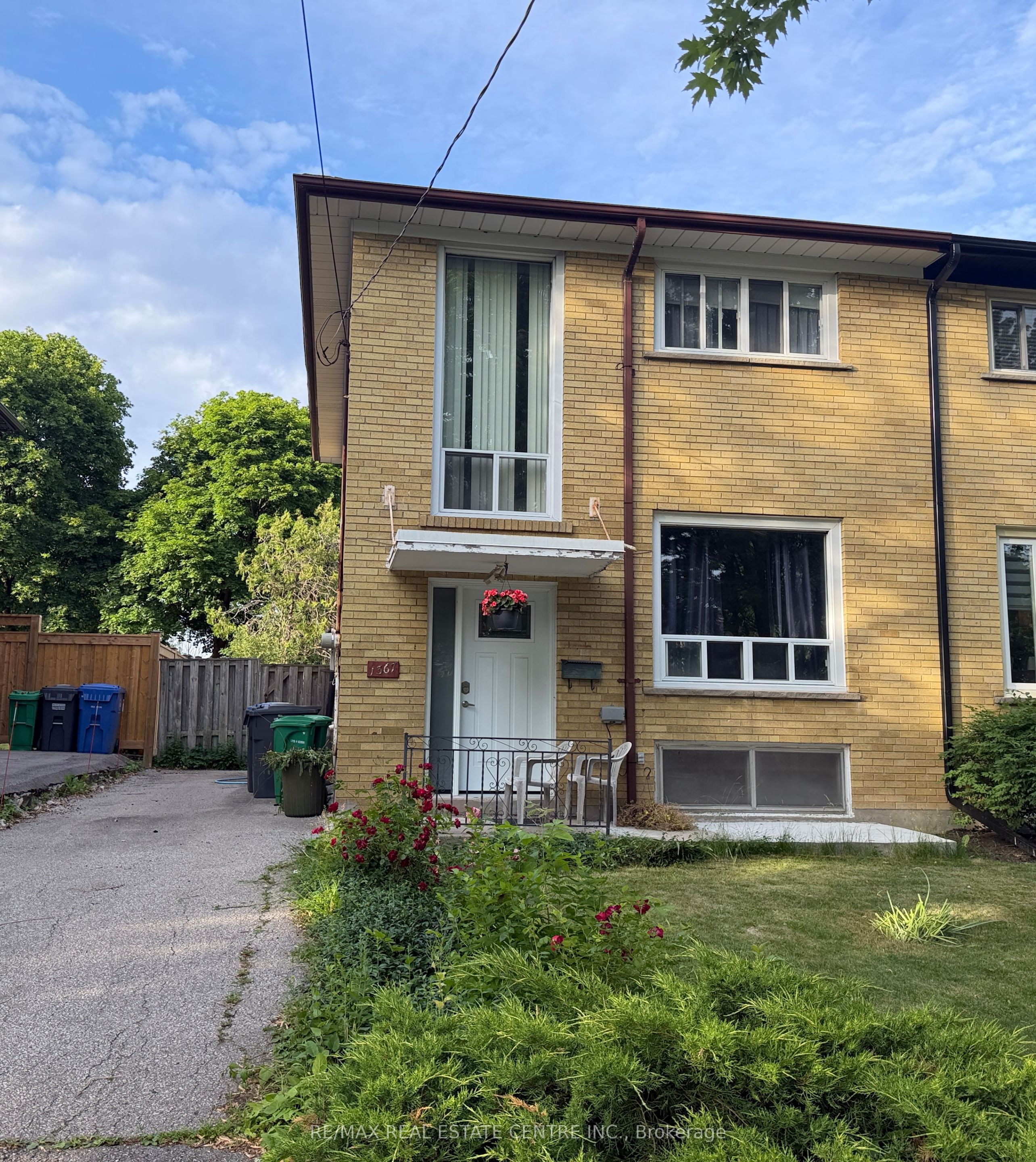 Photo 1 of 1 — 1367 Freeport Drive, Mississauga, ON L5C 1S5