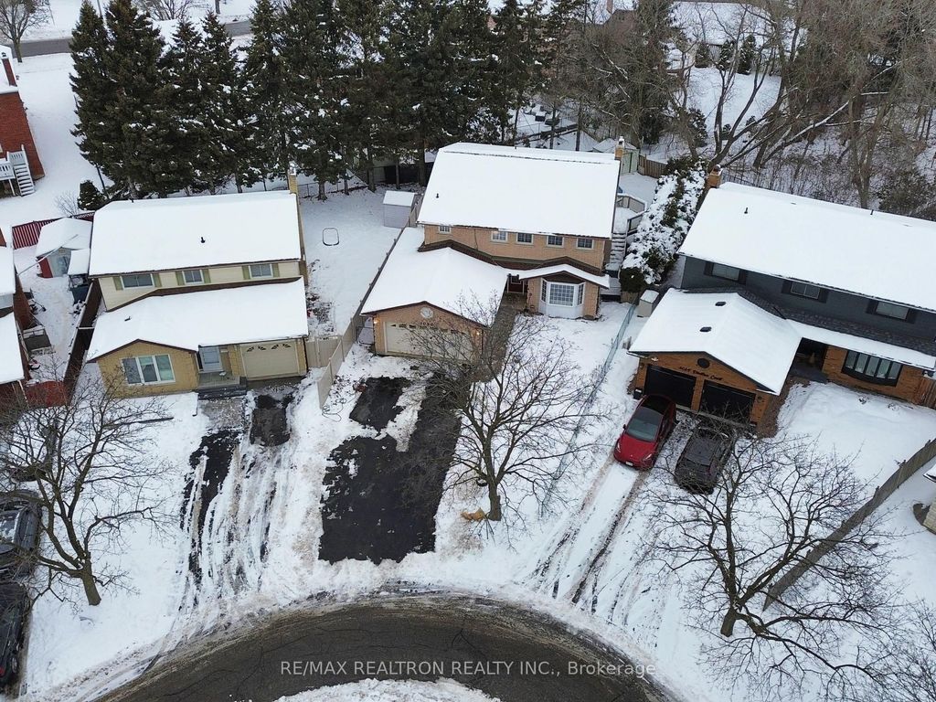 Photo of 1030 Pinetree Court, Oshawa, ON L1K 1P4 (MLS # E12638976)