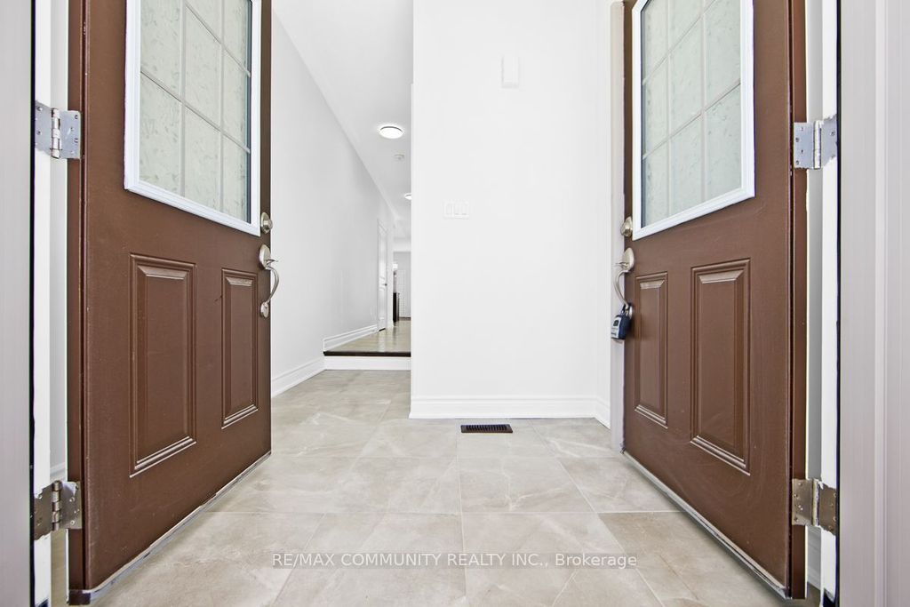 Photo of 33 Liam Lane, Markham, ON L3S 3J5 (MLS # N12994124)