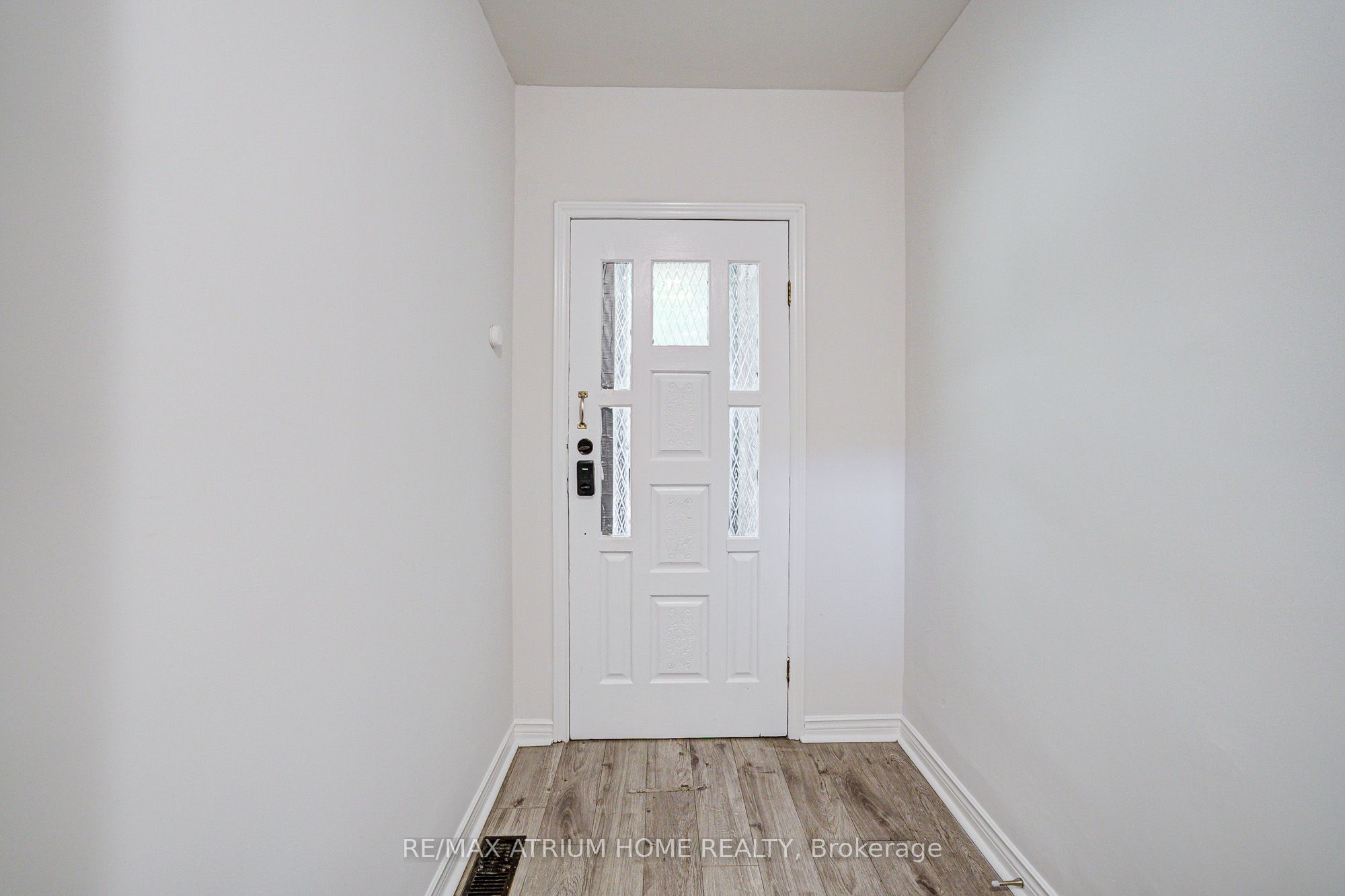 1000 Dundas Street W