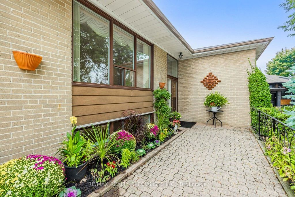 Photo of 8 Charnwood Road, Toronto, ON M3B 2P8 (MLS # C12437461)