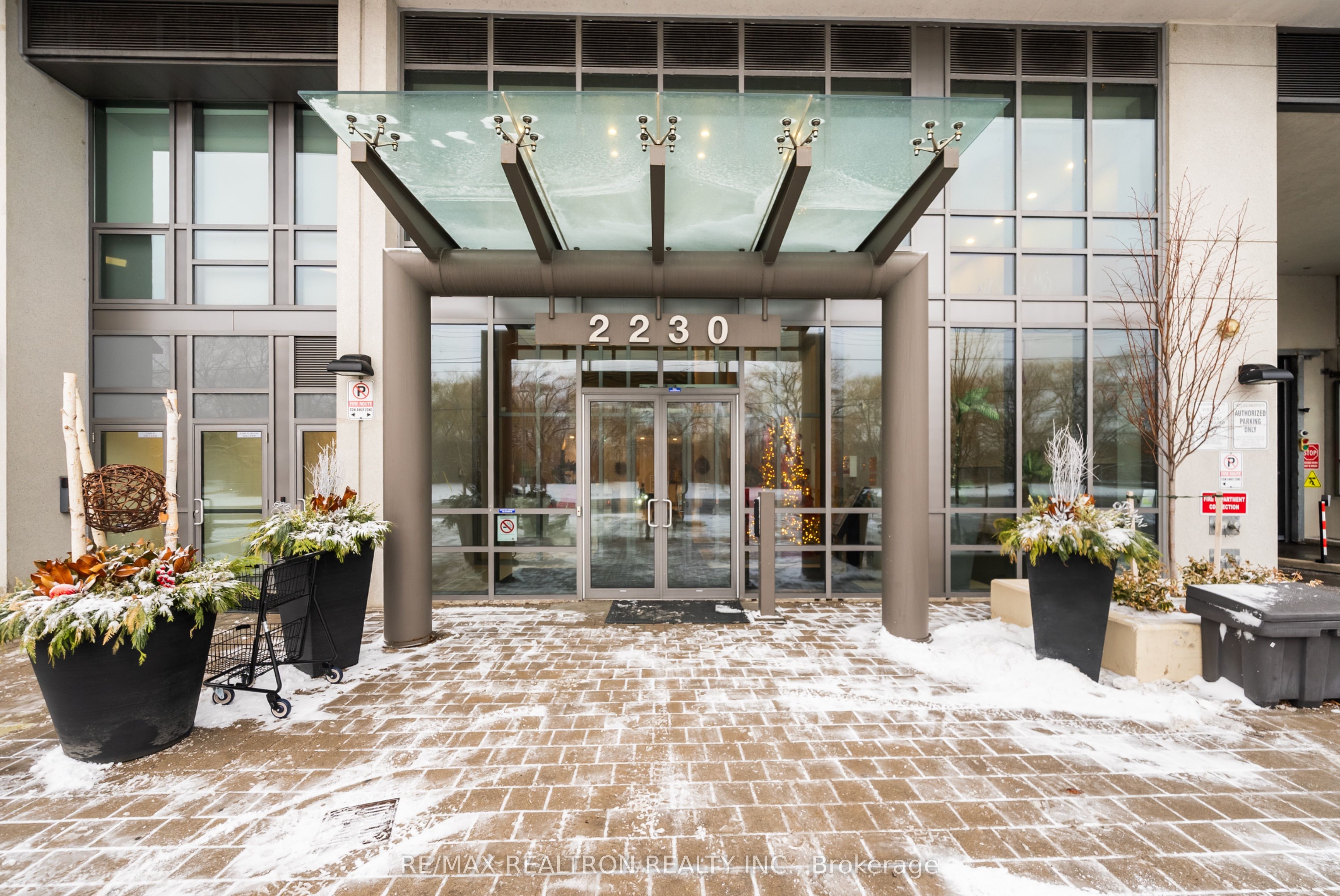 2230 Lake Shore Boulevard W 2008