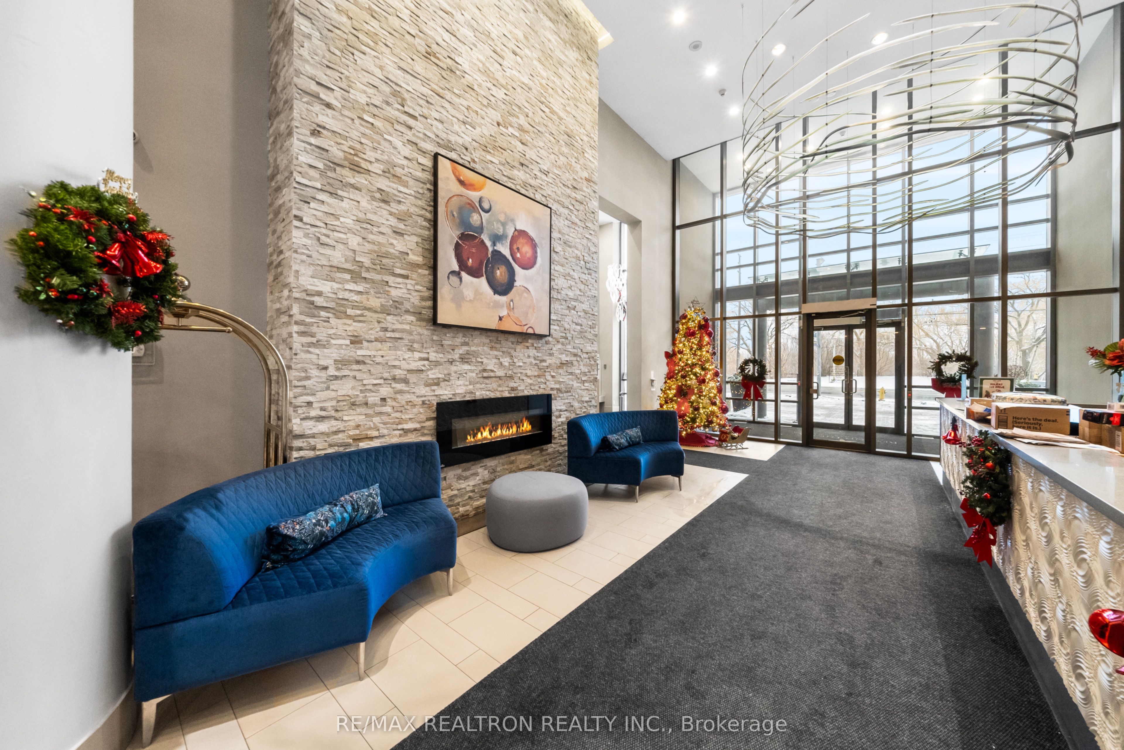 2230 Lake Shore Boulevard W 2008