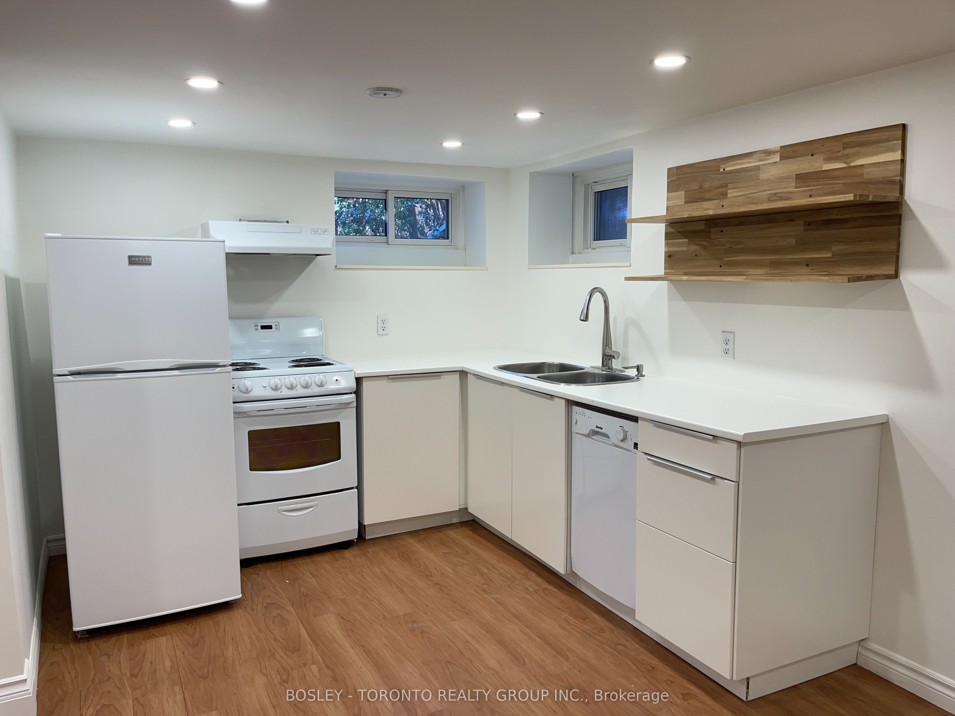 216 Geoffrey Street Lower