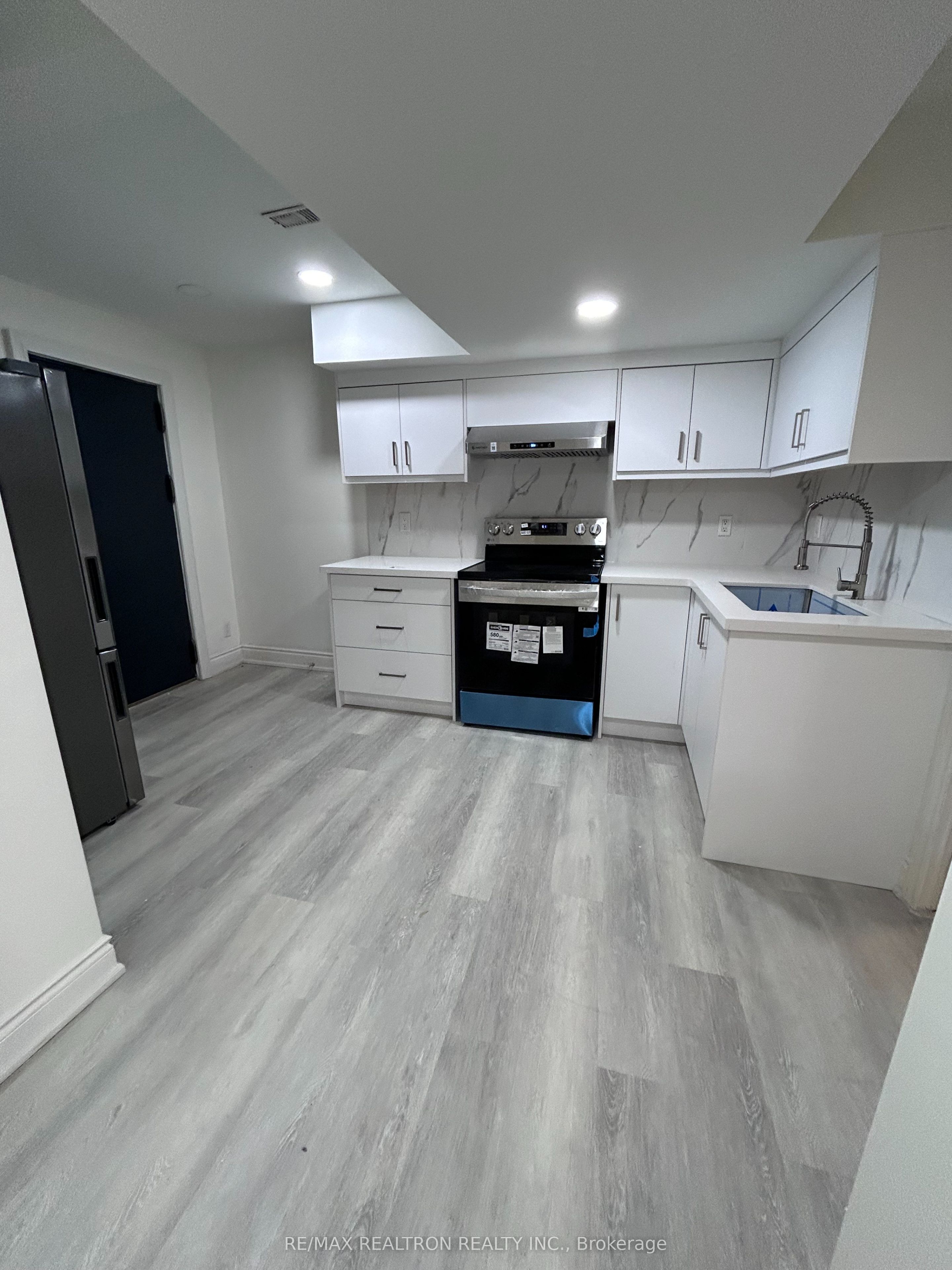 39 Waterton Crescent