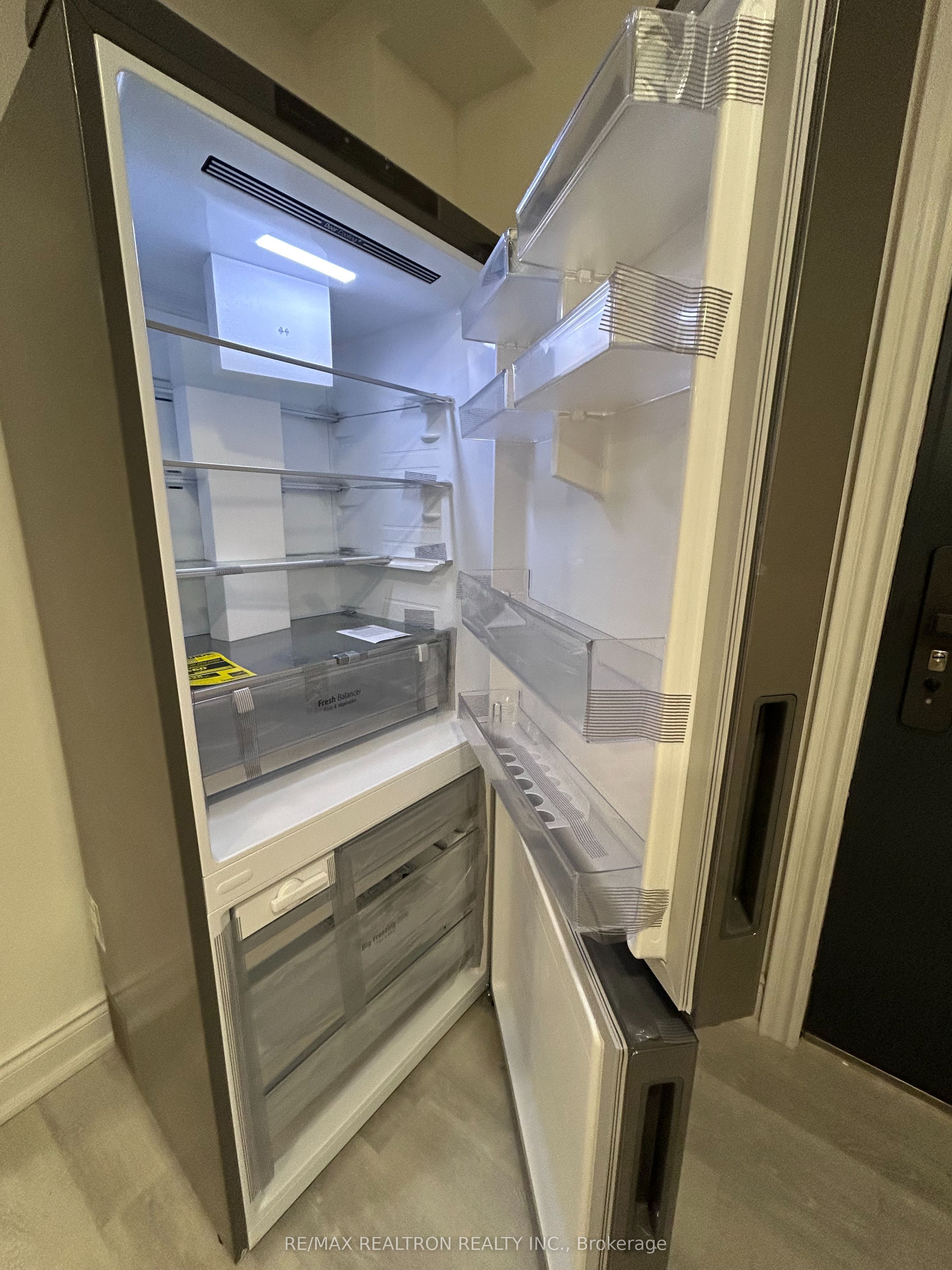 39 Waterton Crescent