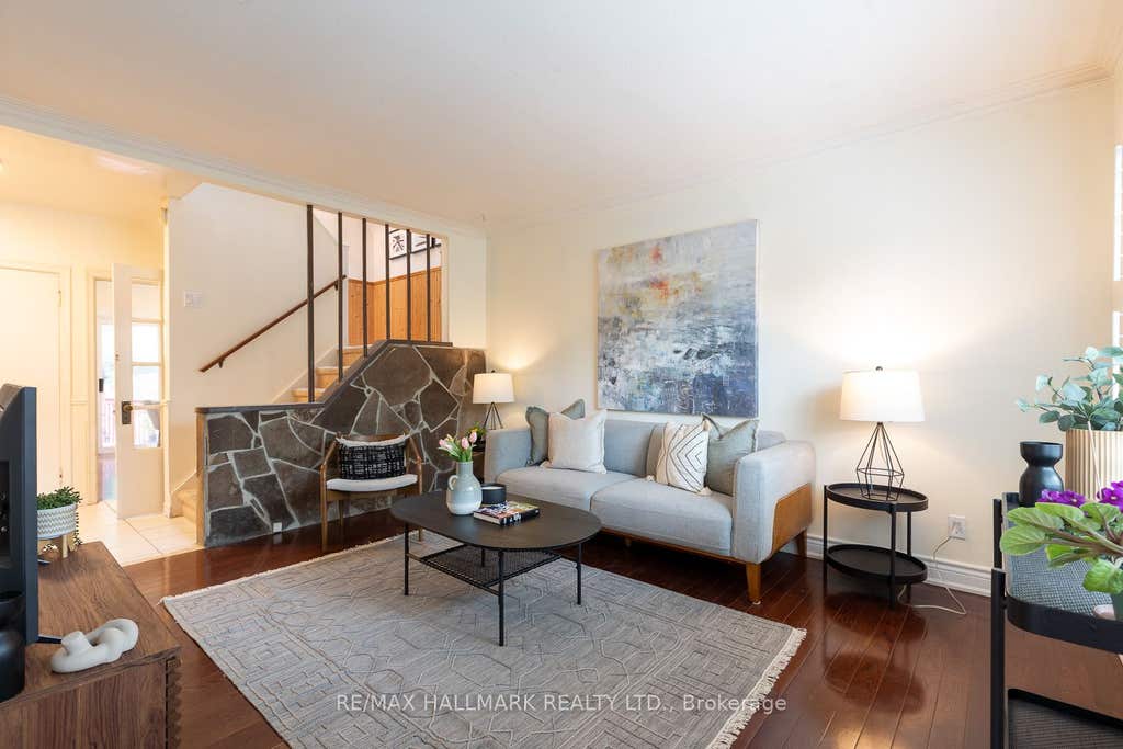 Photo of 945 Pharmacy Avenue, Toronto, ON M1R 2G2 (MLS # E13525046)