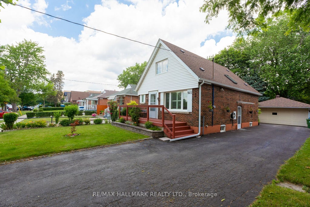 Photo of 945 Pharmacy Avenue, Toronto, ON M1R 2G2 (MLS # E13525046)
