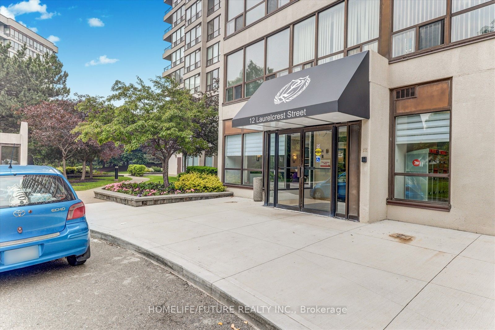 12 Laurelcrest Street 1004