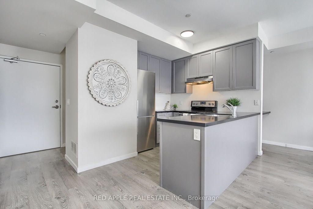Photo of 600 Alex Gardner Circle #110, Aurora, ON L4G 3G5 (MLS # N13079012)