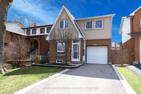 606 Hartfordshire Lane Mississauga ON L5B 2X1