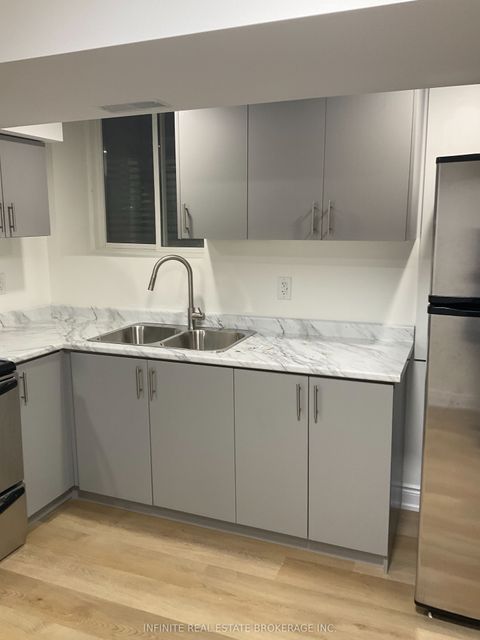 78 Starhill Crescent Brampton ON L6R 2W1