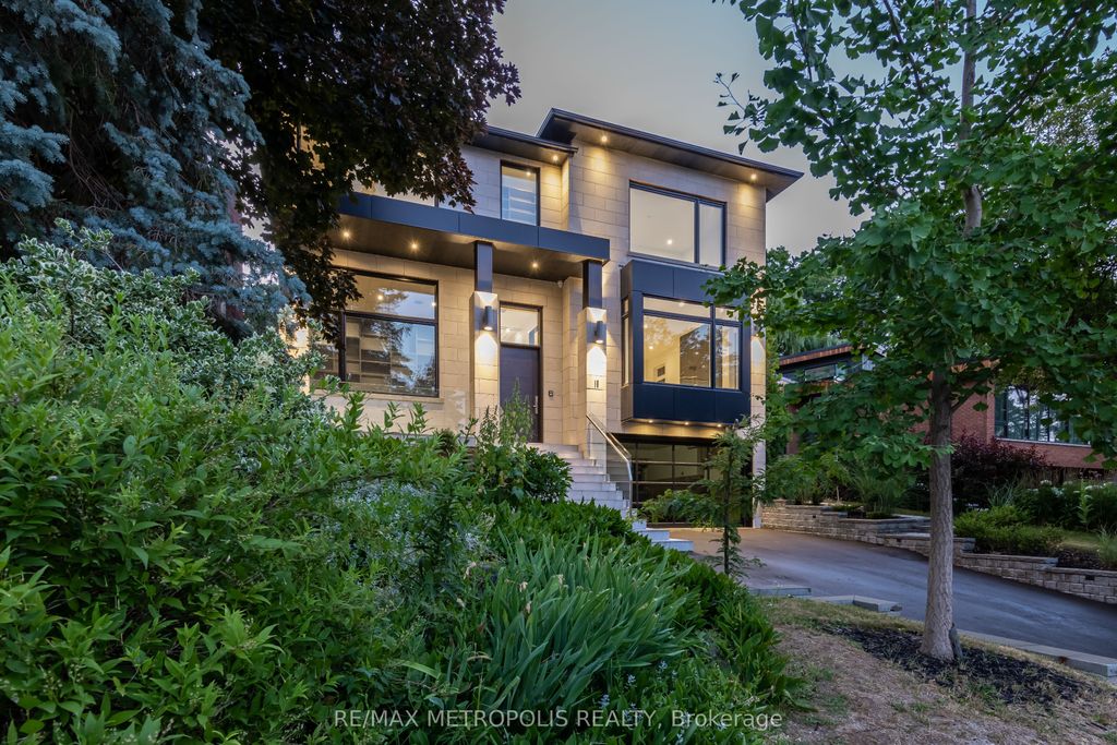 Photo of 12 Bearwood Drive, Toronto, ON M9A 4G4 (MLS # W12335582)