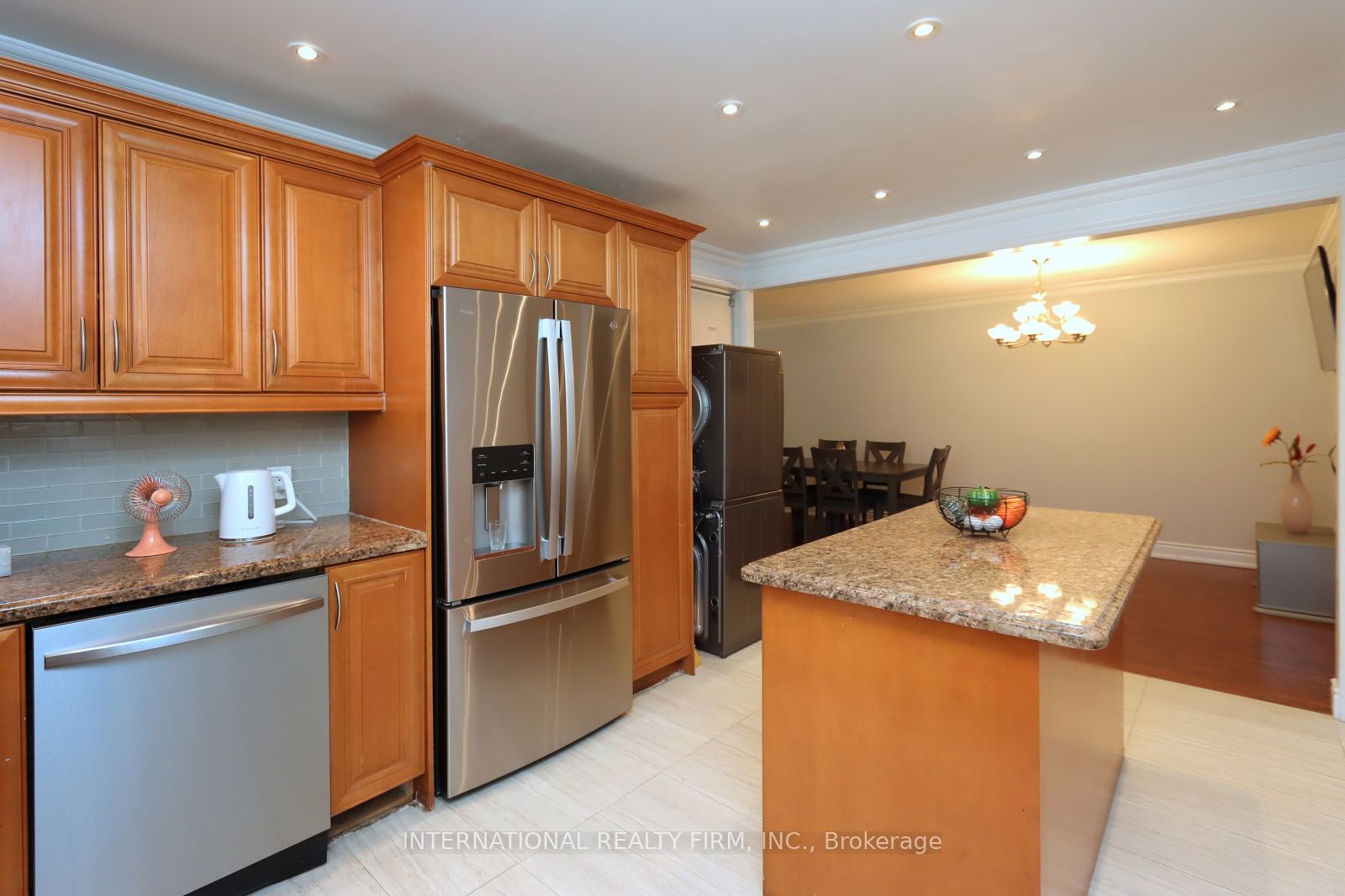 3352 Queen Frederica Drive