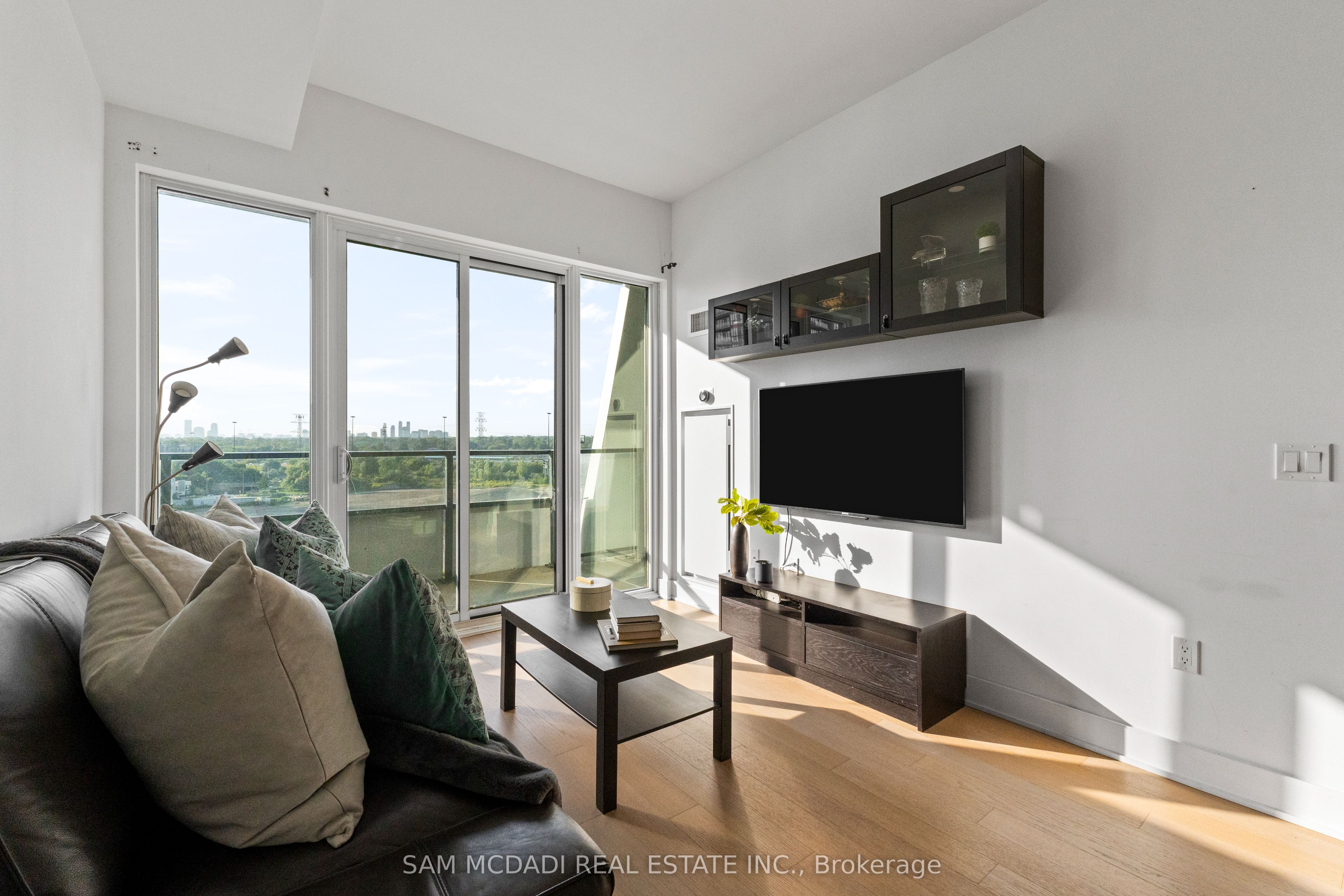 30 Shore Breeze Drive W 1012