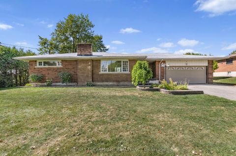 Photo of 585 Fifth Road E, Hamilton, ON L8J 3K9 (MLS # X12410718)