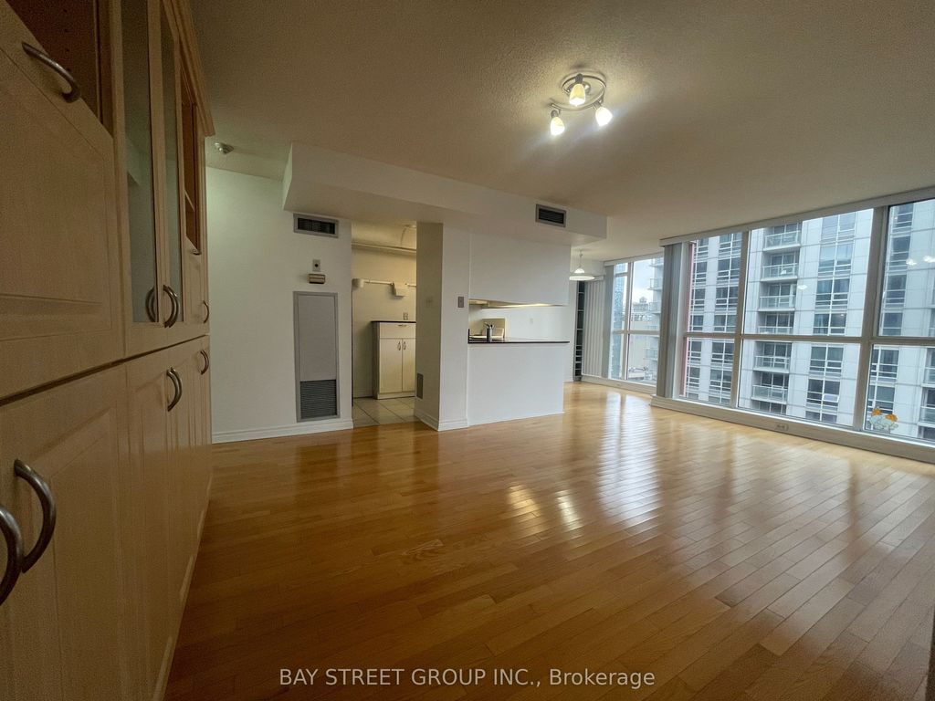 Photo of 736 Bay Street #1910, Toronto, ON M5G 2M4 (MLS # C12100356)