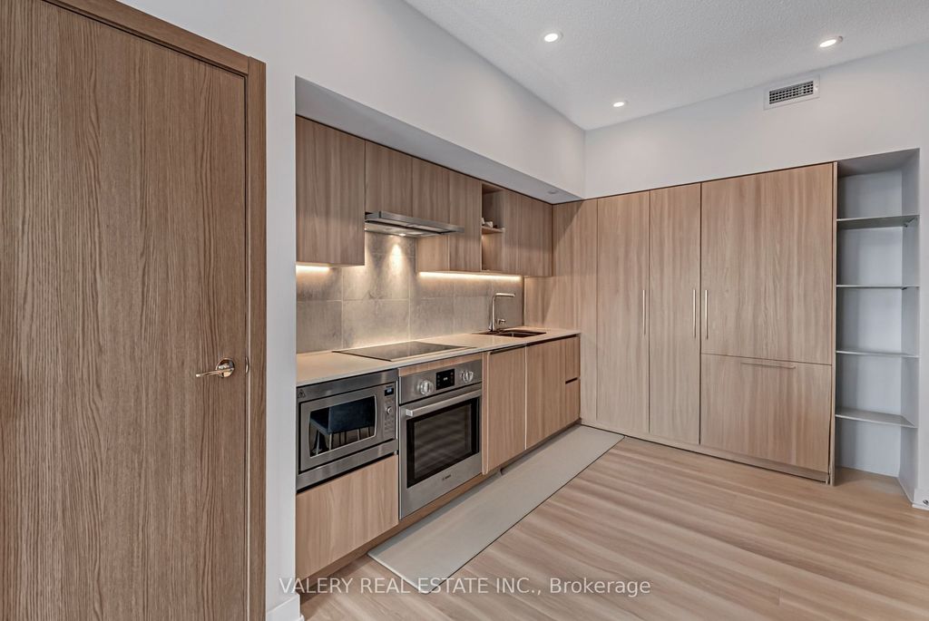 Photo of 17 Bathurst Street #4516, Toronto, ON M5V 0N1 (MLS # C12342620)