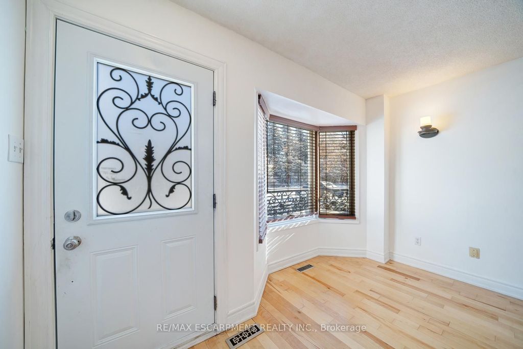 Photo of 108 Olde Bayview Avenue, Richmond Hill, ON L4E 3C7 (MLS # N12708384)