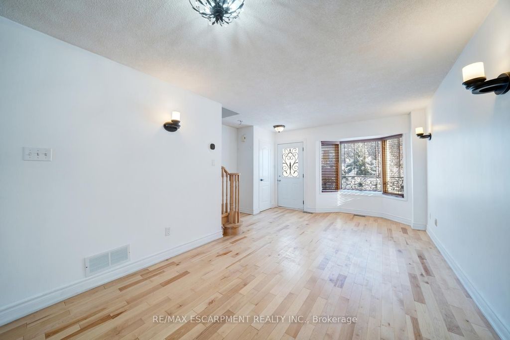 Photo of 108 Olde Bayview Avenue, Richmond Hill, ON L4E 3C7 (MLS # N12708384)