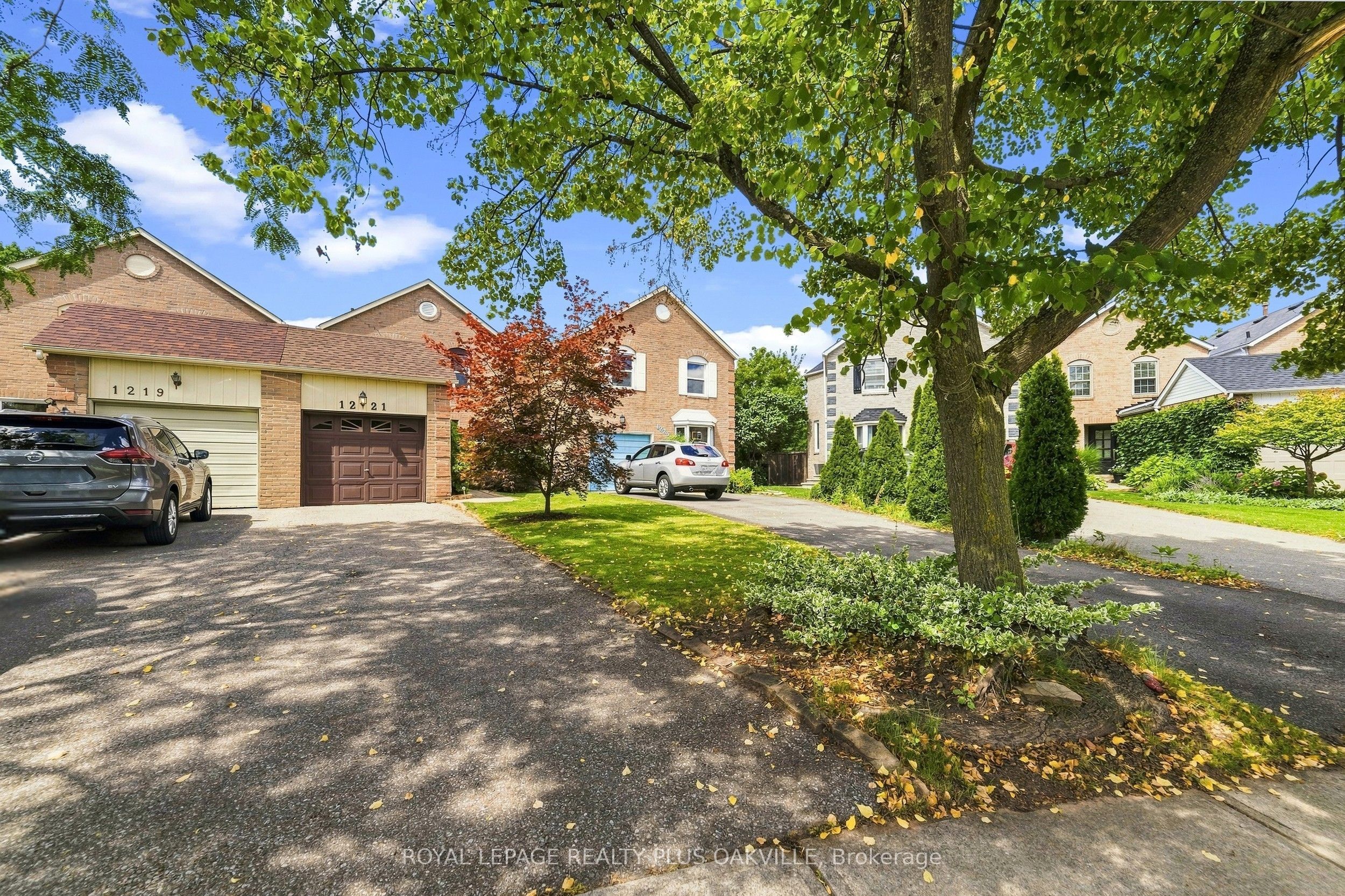1221 Hedgestone Crescent