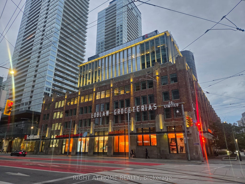 Photo of 17 Bathurst Street #602, Toronto, ON M5V 0N1 (MLS # C14109452)