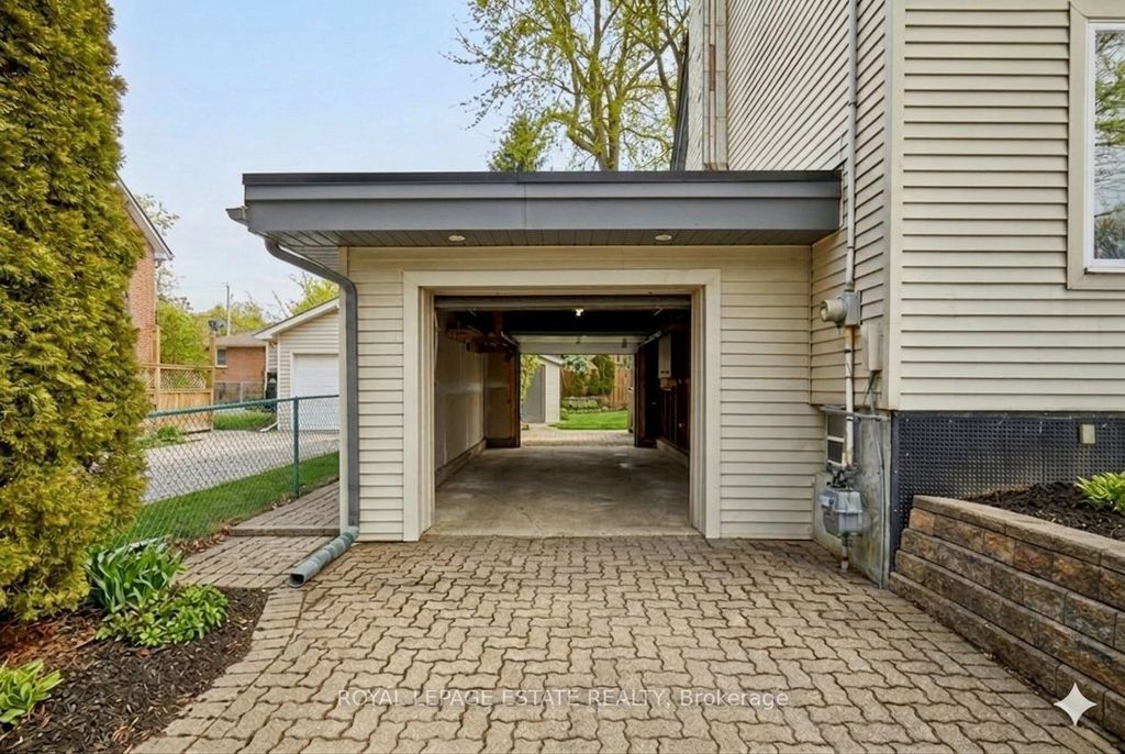 Photo of 15 Squires Avenue, Toronto, ON M4B 2R2 (MLS # E12940550)