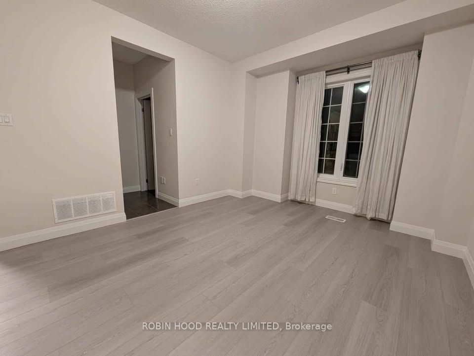 2220 Queensway Drive 11