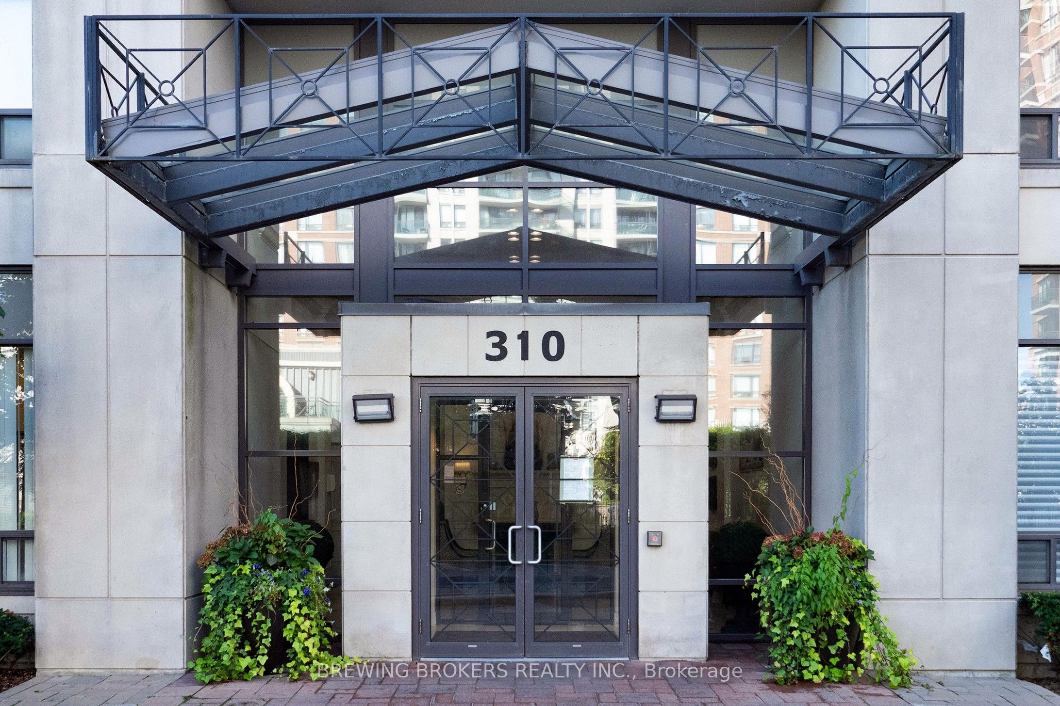 310 Red Maple Road 302