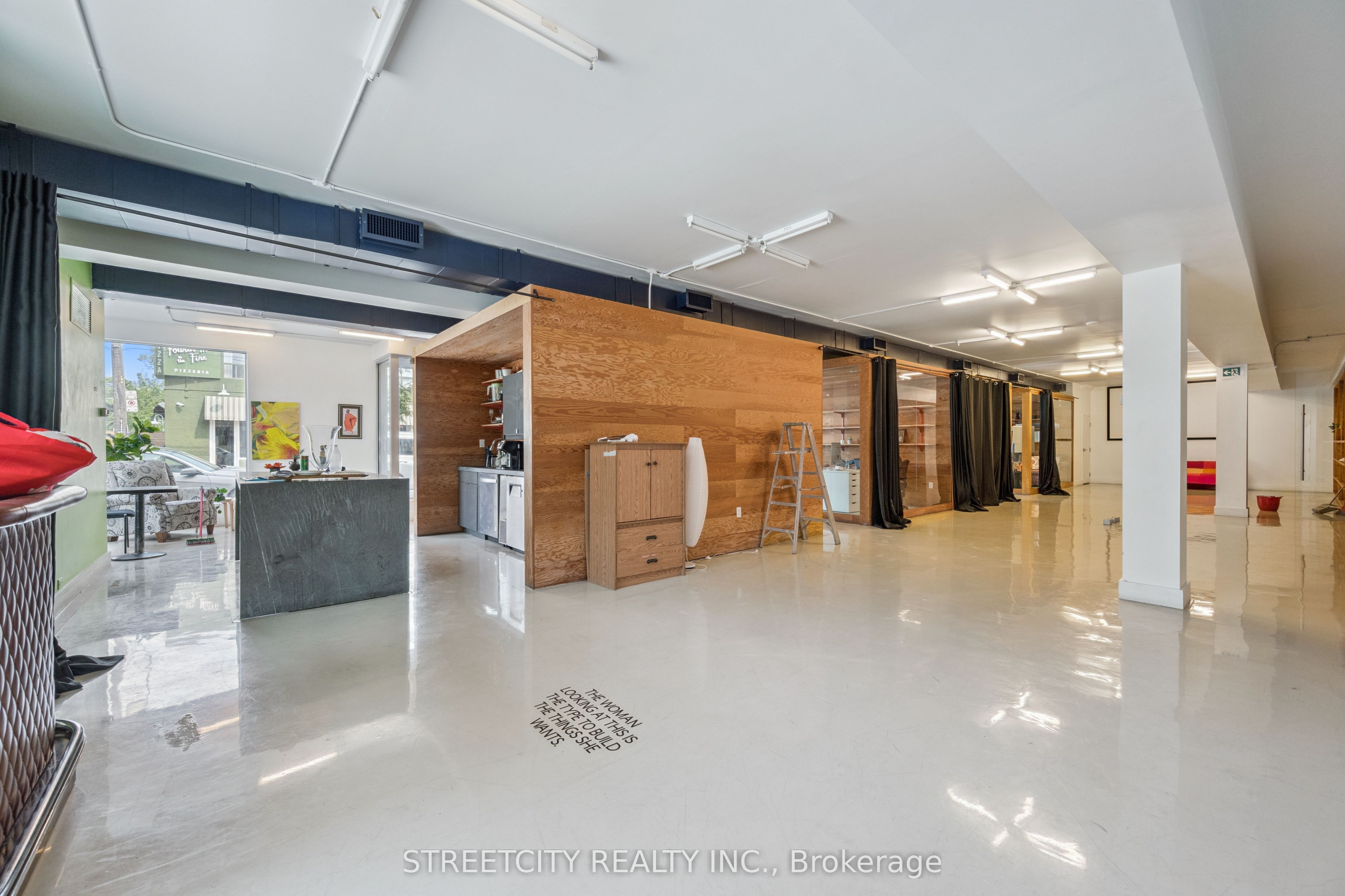 837 Dundas Street W