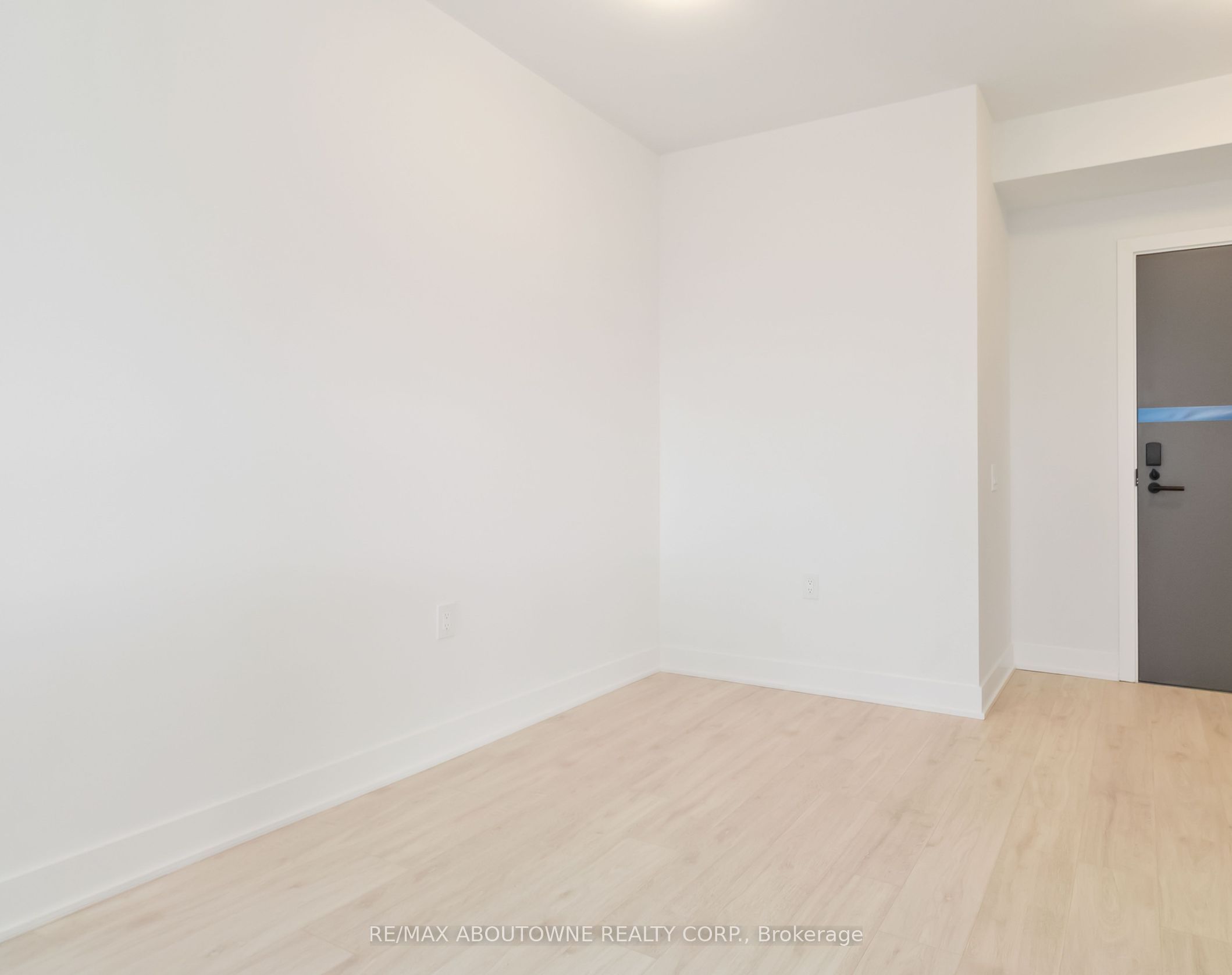 2088 James Street 909