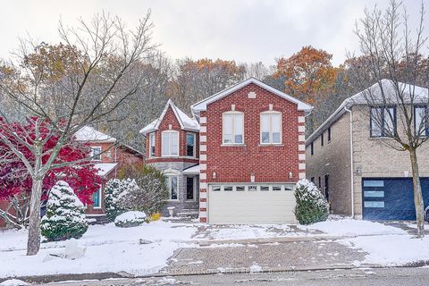 92 Larratt Lane Richmond Hill ON L4C 0E3