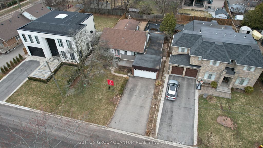 Photo of 127 Mayfield Drive, Oakville, ON L6H 1K6 (MLS # W12921778)
