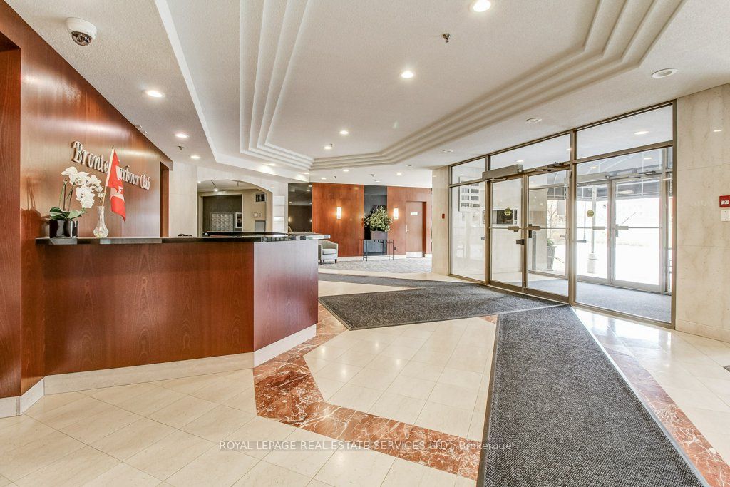 2511 Lakeshore Road W 415