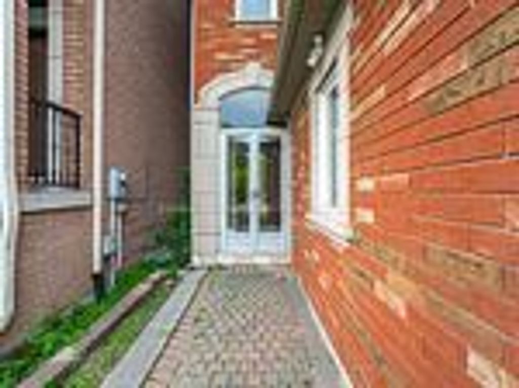 Photo of 24 Futura Avenue, Richmond Hill, ON L4S 1V2 (MLS # N13096718)