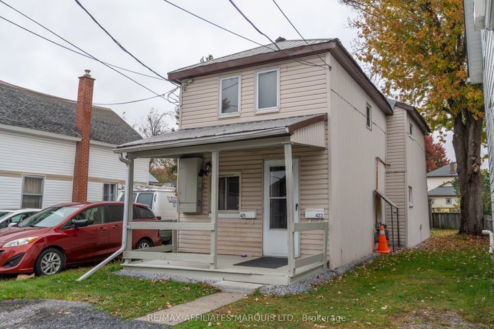 Photo 1 of 17 — 425 Aberdeen Avenue, Cornwall, ON K6H 2K7