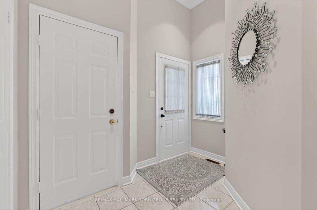 Photo of 801 Surin Court, Newmarket, ON L3Y 8R3 (MLS # N13089342)