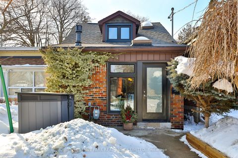 72 Watson Avenue Toronto ON M6S 4E1