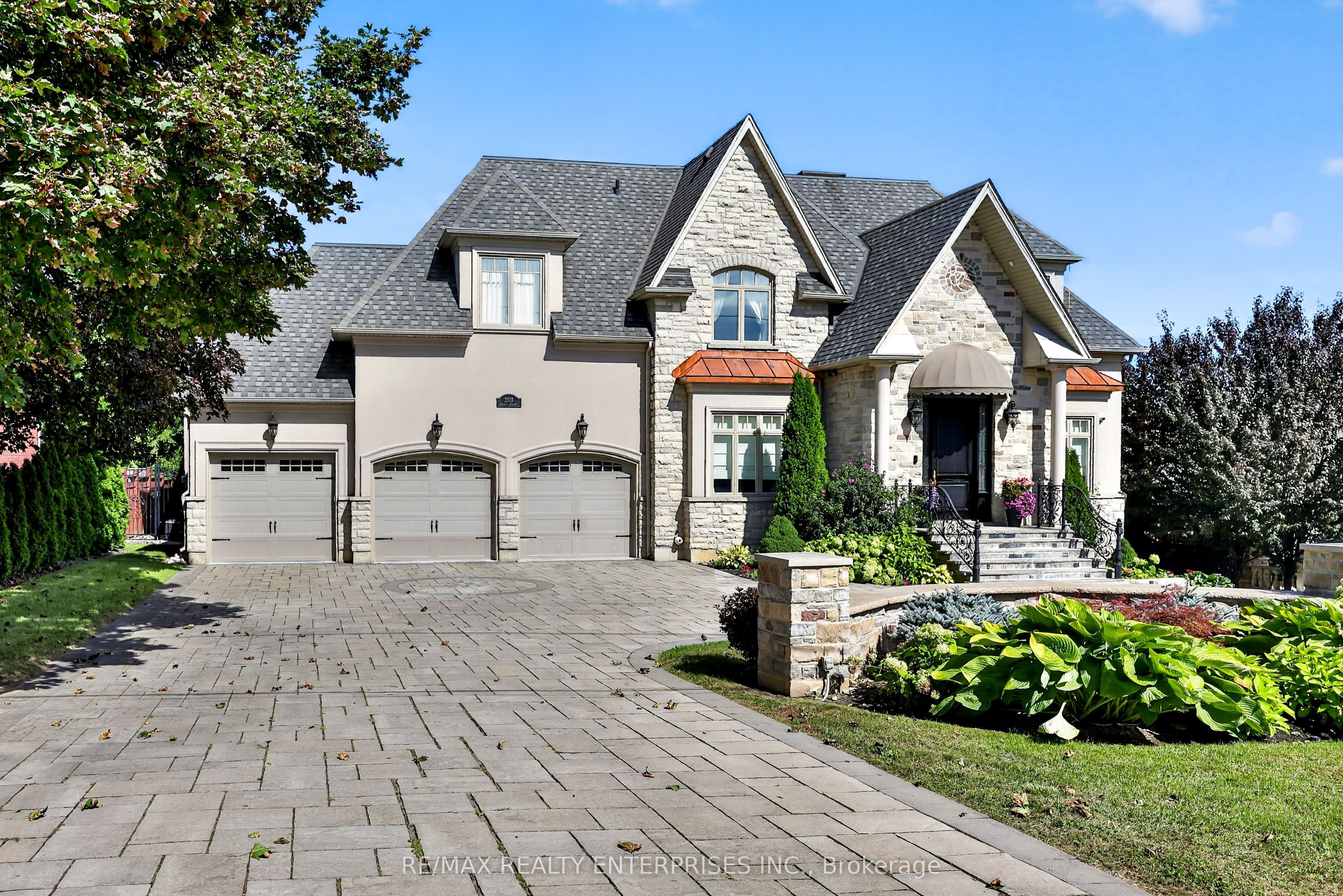 2513 Sharon Crescent