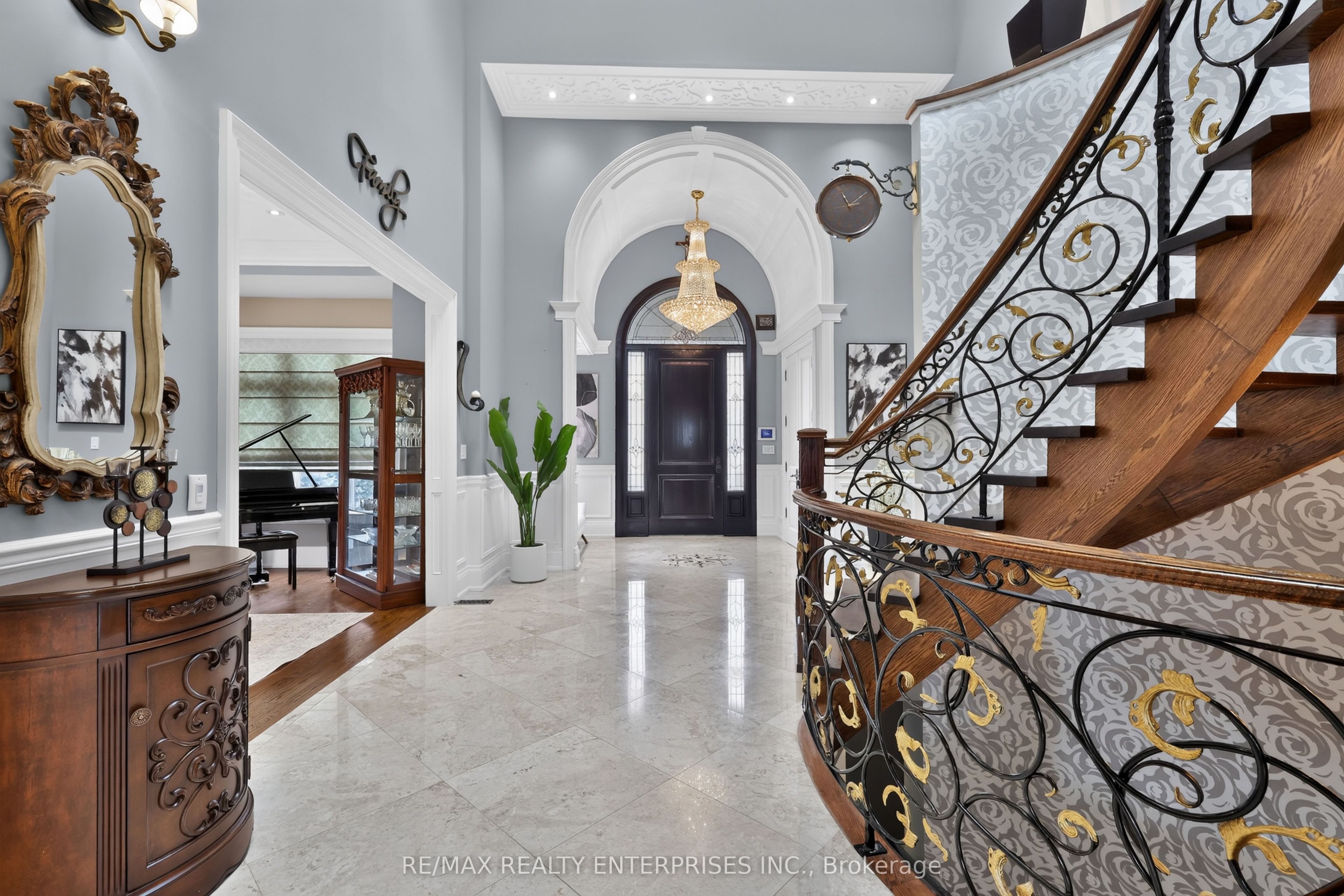 2513 Sharon Crescent