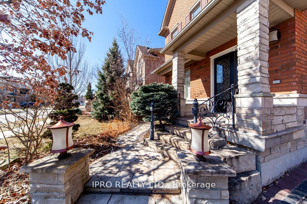 3420 MISTWELL Crescent